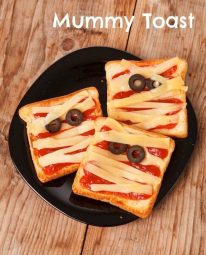 64-Non-Candy-Halloween-Snack-Ideas-mummy-toast